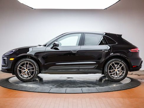 Certified 2025 Porsche Macan AWD/4WD image 2