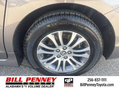 Used 2020 Toyota Sienna XLE image 12