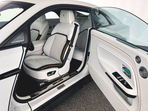 New 2025 Rolls-Royce Spectre Black Badge w/ Leather Finishing Pack image 8