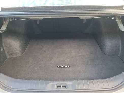 Used 2024 Nissan Altima 2.5 SV FWD image 5