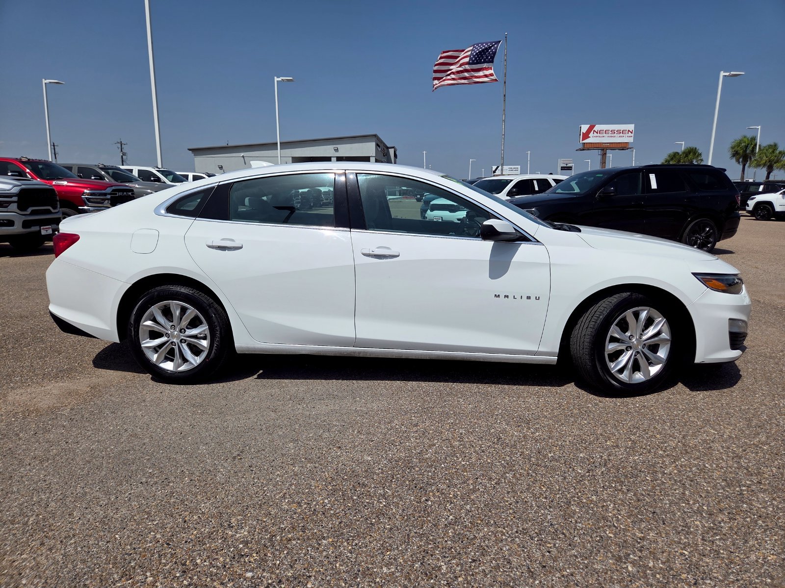 Used 2024 Chevrolet Malibu LT FWD image 8