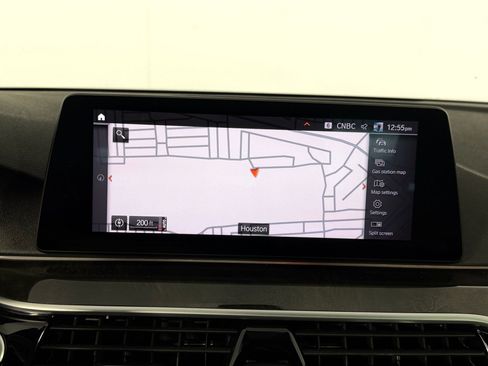 Used 2020 BMW 530i w/ Convenience Package RWD image 16