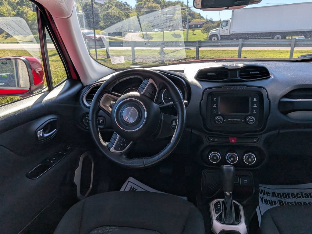 Used 2015 Jeep Renegade Latitude w/ Cold Weather Group FWD image 15