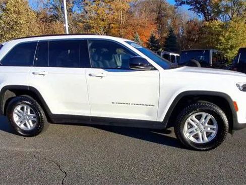 Certified 2024 Jeep Grand Cherokee Laredo w/ Trailer Tow Package image 9