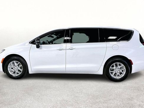 New 2026 Chrysler Pacifica Select image 7