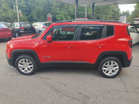 Used 2017 Jeep Renegade Latitude w/ Cold Weather Group AWD/4WD image 3