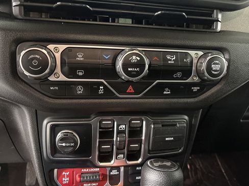 Used 2024 Jeep Wrangler Willys image 16