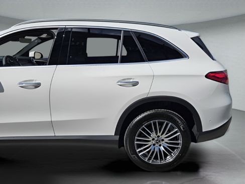 New 2026 Mercedes-Benz GLC 300 image 38