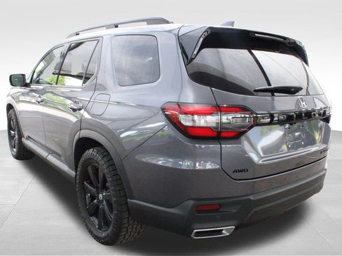 Used 2025 Honda Pilot Black Edition image 15