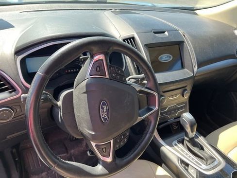 Used 2018 Ford Edge SEL w/ Equipment Group 201A FWD image 9