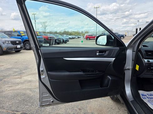 Used 2010 Subaru Outback 2.5i Premium AWD/4WD image 13