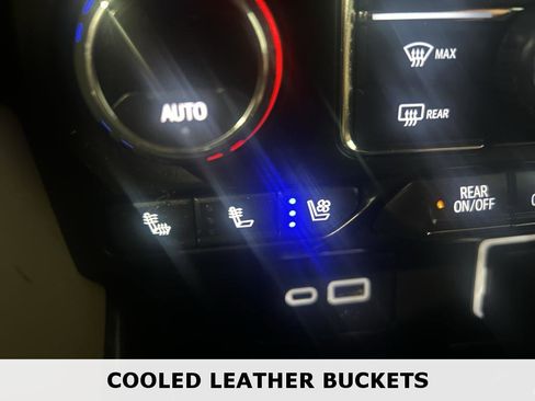 Used 2022 Chevrolet Suburban Premier image 27