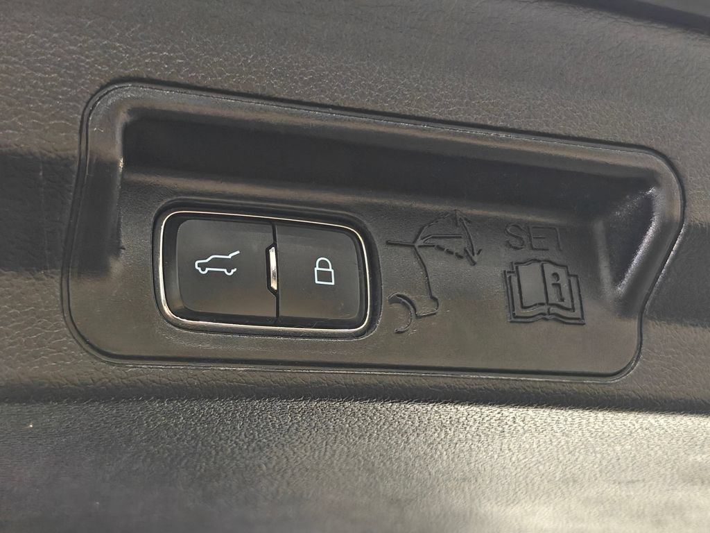 Used 2021 Ford Explorer XLT w/ Equipment Group 202A AWD/4WD image 36