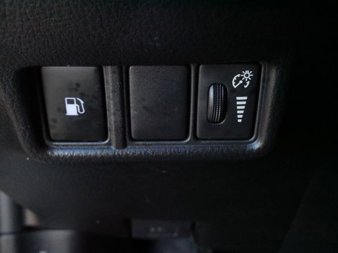 Used 2021 Toyota C-HR LE image 27