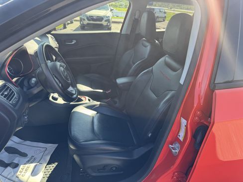 Used 2019 Jeep Compass Trailhawk w/ Leather Interior Group AWD/4WD image 12