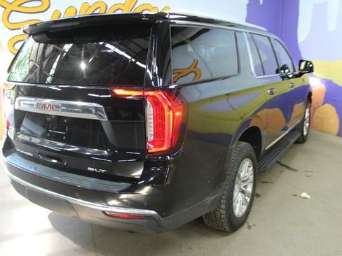 Used 2023 GMC Yukon XL SLT w/ SLT Premium Package AWD/4WD image 8