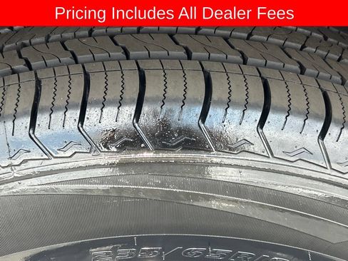 Used 2024 Toyota Highlander XLE FWD image 28