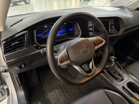 Used 2023 Volkswagen Jetta SE FWD image 9