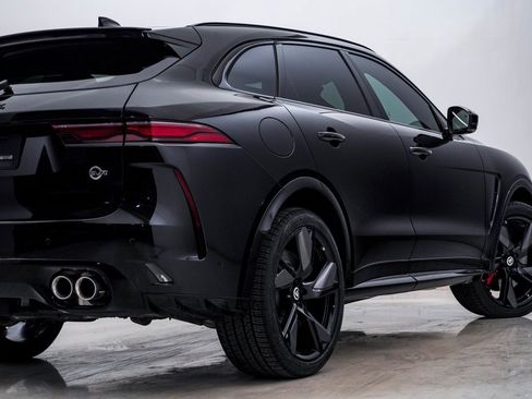 Used 2025 Jaguar F-PACE SVR image 10