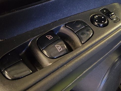 Used 2019 Nissan Kicks S w/ Exterior Electronics Package image 27