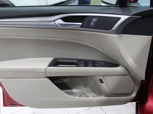 Used 2020 Ford Fusion SE image 14