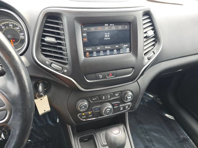 Used 2020 Jeep Cherokee Latitude w/ Cold Weather Group FWD image 35