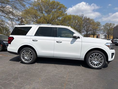 Used 2024 Ford Expedition Limited image 4