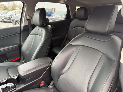 Used 2023 Kia Sportage SX image 18
