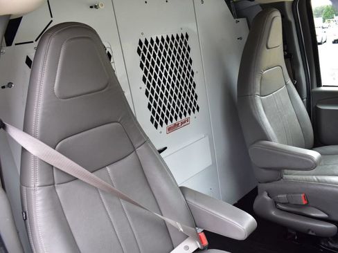 Used 2018 GMC Savana 2500 w/ Communications Package RWD image 17