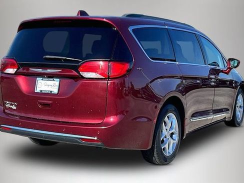 Used 2017 Chrysler Pacifica Touring-L w/ Tire & Wheel Group image 5