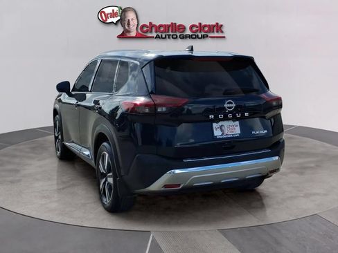 Used 2023 Nissan Rogue Platinum FWD image 3