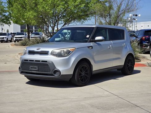 Used 2014 Kia Soul FWD image 2