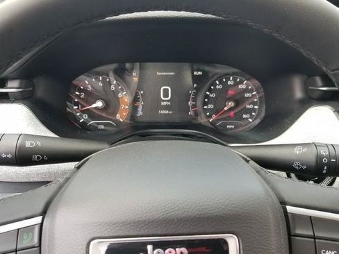 Used 2024 Jeep Compass Latitude AWD/4WD image 24