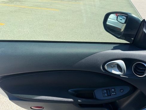 Used 2015 Nissan 370Z Coupe RWD image 9