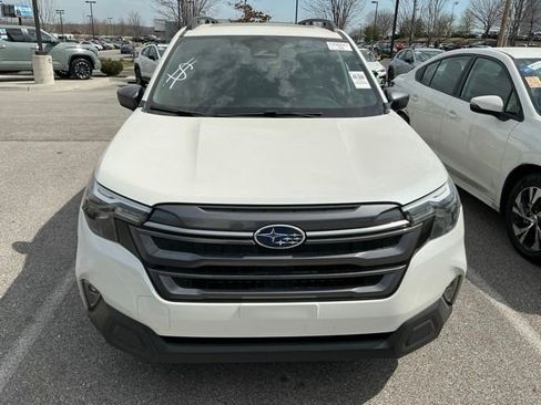 Used 2025 Subaru Forester Premium image 2