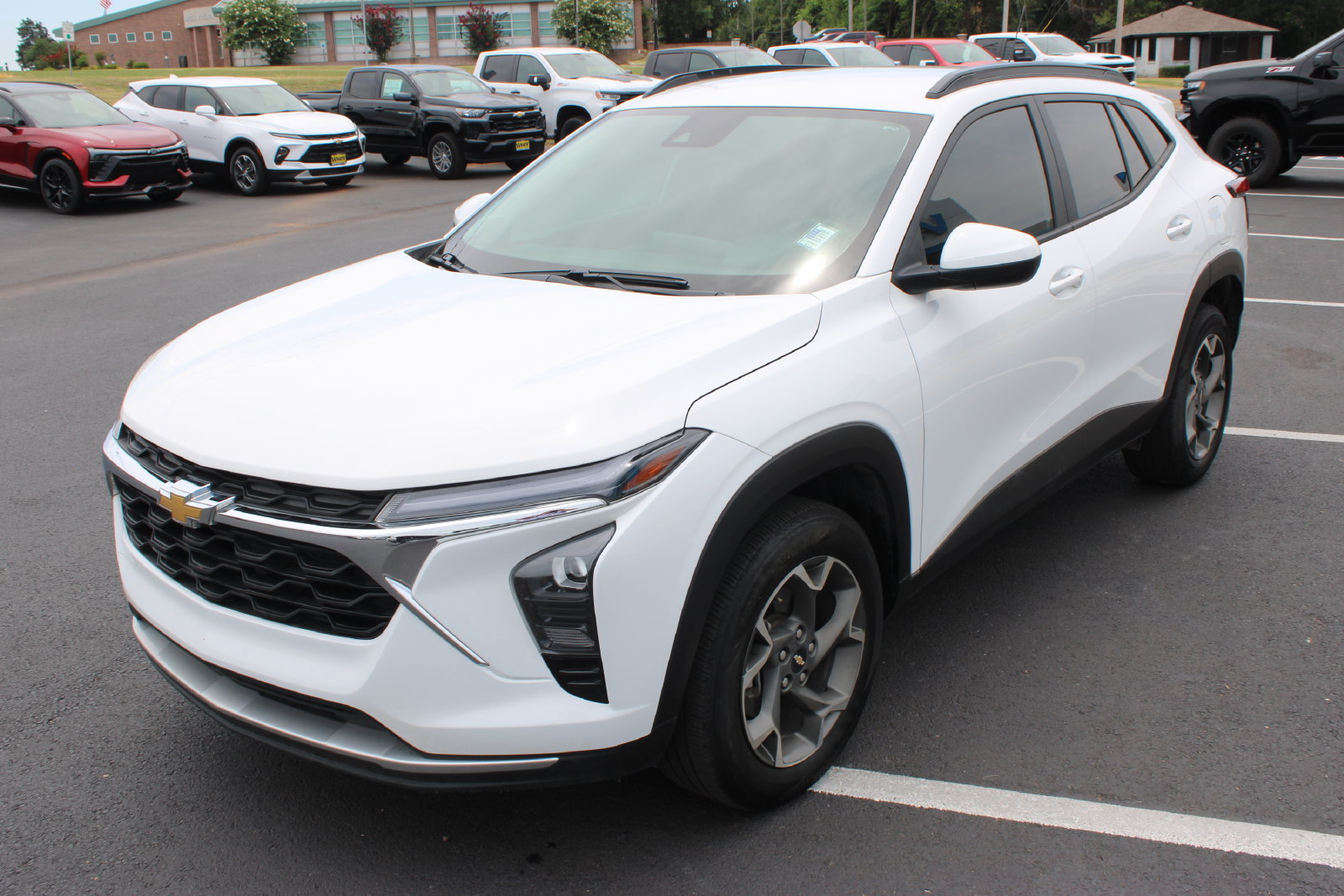 Used 2024 Chevrolet Trax LT w/ Driver Confidence Package FWD image 4