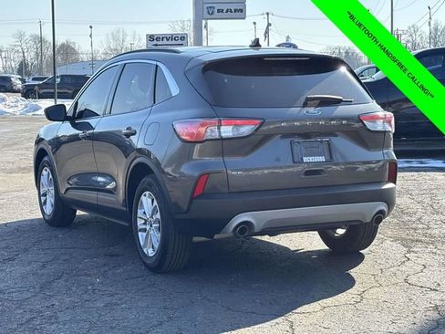 Used 2020 Ford Escape SE image 2