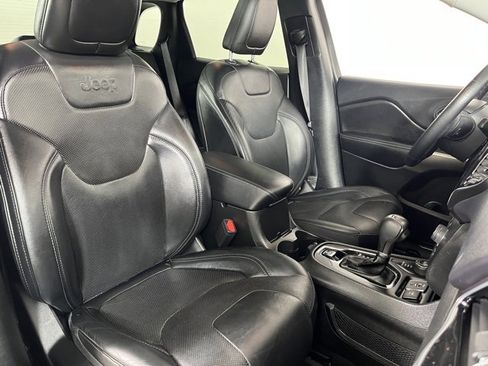 Used 2019 Jeep Cherokee Limited image 45