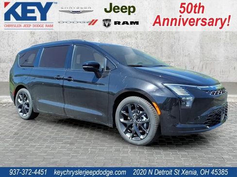 New 2027 Chrysler Pacifica Limited w/ S Appearance Package FWD image 1