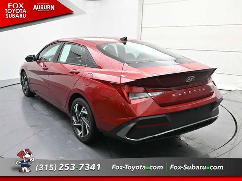Used 2025 Hyundai Elantra SEL image 12