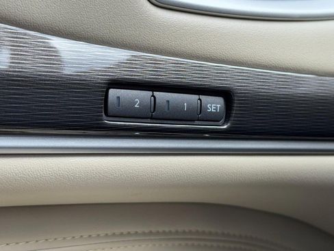 Used 2019 INFINITI QX60 Luxe w/ Essential Package image 16