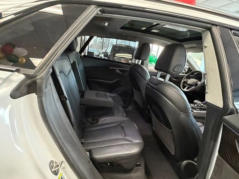 Used 2020 Audi Q8 Prestige w/ Prestige Package image 31