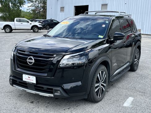 Used 2024 Nissan Pathfinder Platinum w/ Lighting Package (N93) AWD/4WD image 3