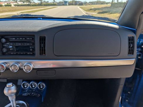 Used 2006 Chevrolet SSR w/ Preferred Equipment Group image 19