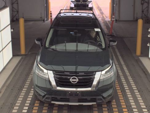 Used 2024 Nissan Pathfinder Platinum w/ Cargo Package AWD/4WD image 3