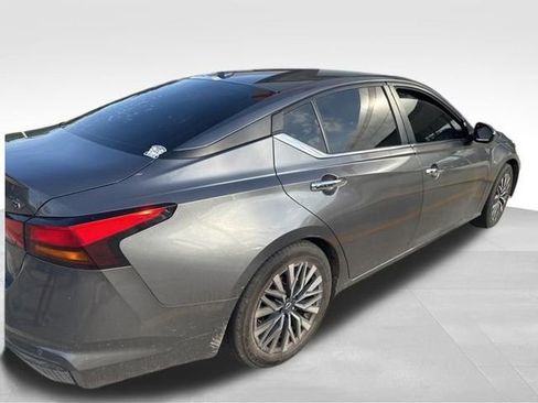 Used 2023 Nissan Altima 2.5 SV image 6