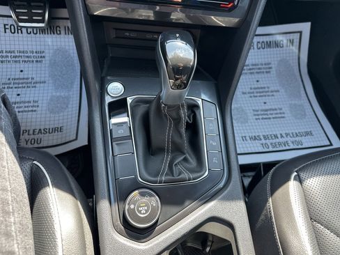 Certified 2022 Volkswagen Tiguan SEL R-Line image 64