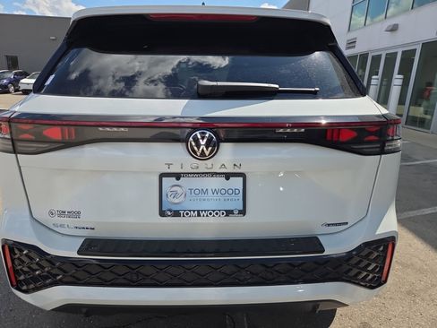 New 2026 Volkswagen Tiguan SEL R-Line AWD/4WD image 11