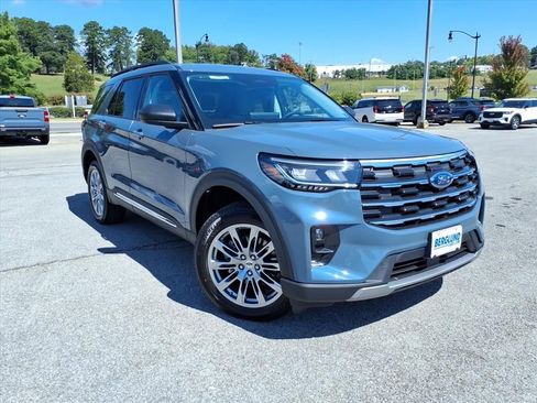 New 2025 Ford Explorer Active image 3