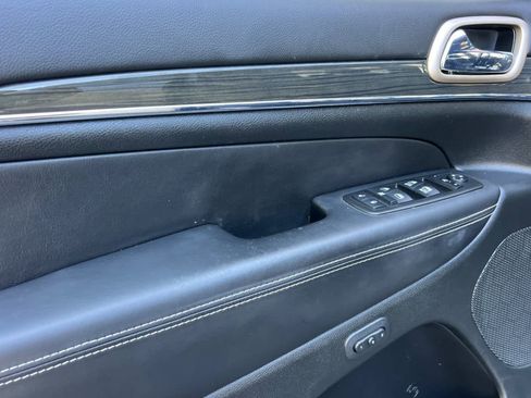 Used 2014 Jeep Grand Cherokee Overland w/ Advanced Technology Group AWD/4WD image 12